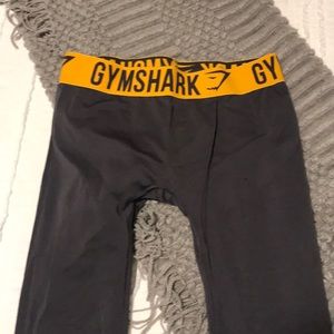 Gym shark leggings